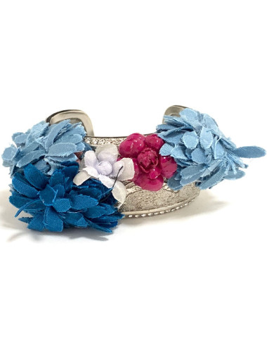 Bracelet CHANEL rigide argenté et fleurs en tissu 2