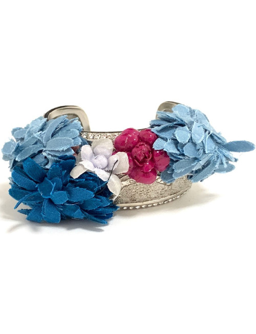 Bracelet CHANEL rigide argenté et fleurs en tissu