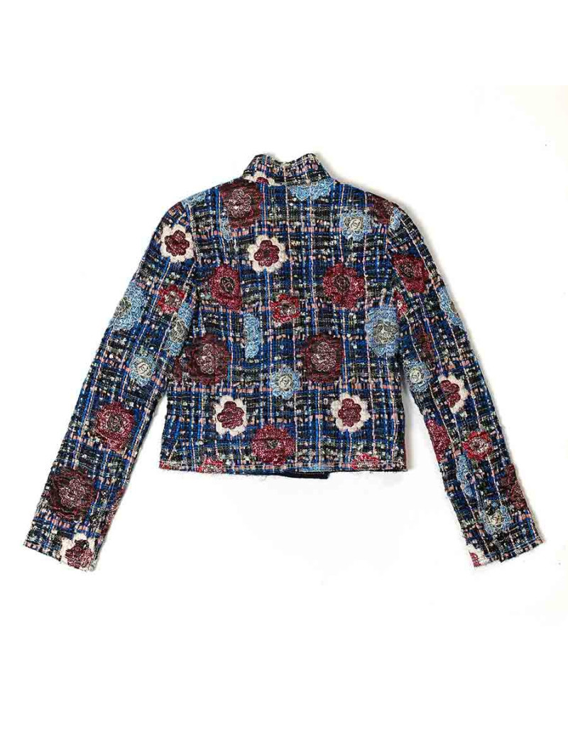 Veste CHANEL courte double boutonnage tweed bleu et rose  pastel et camélias tissu métallisé