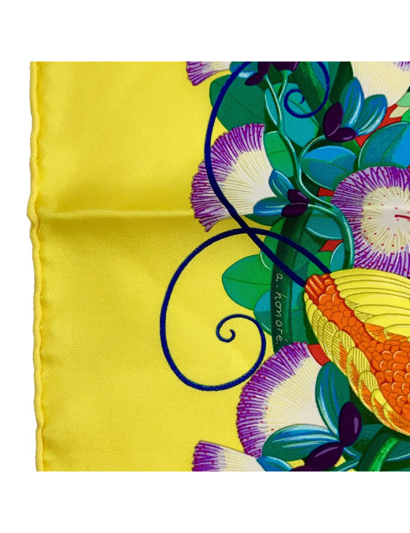 Carré HERMES Au coeur de la Vie en soie jaune