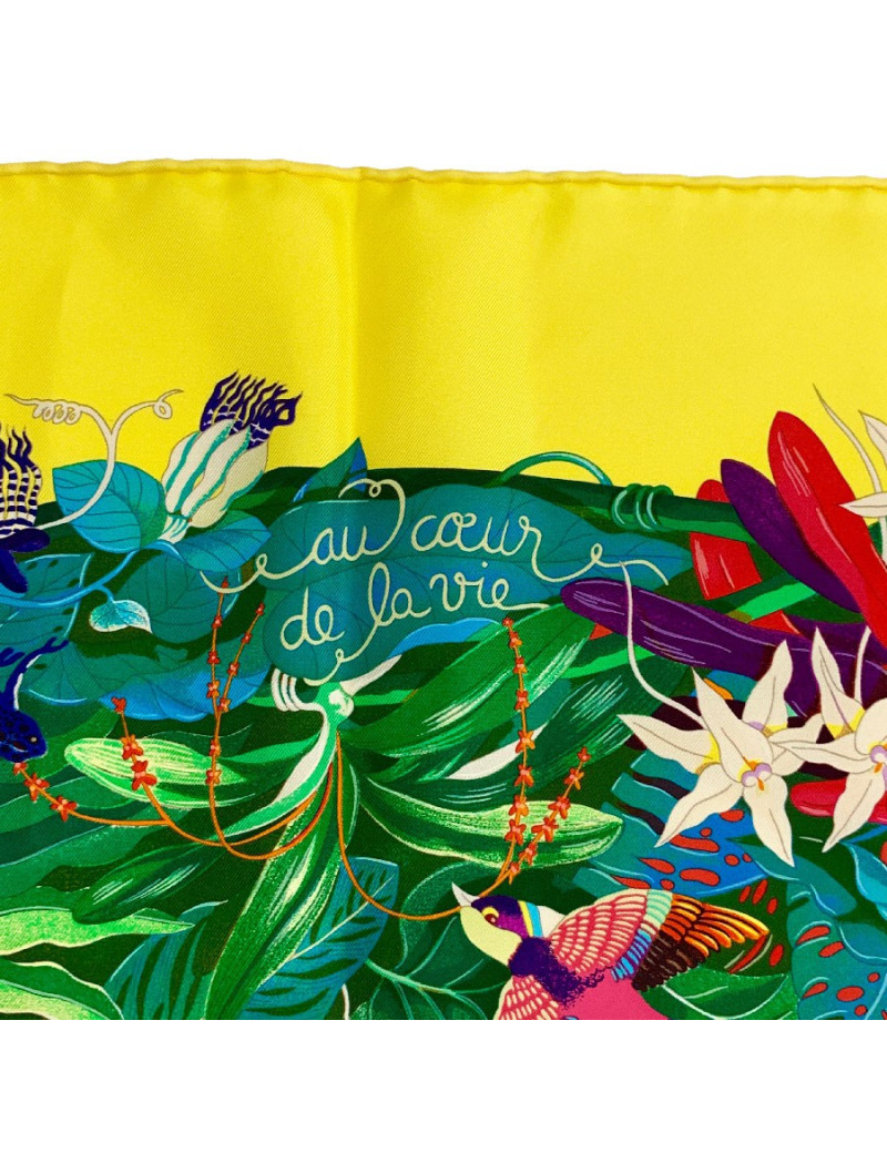 Carré HERMES Au coeur de la Vie en soie jaune