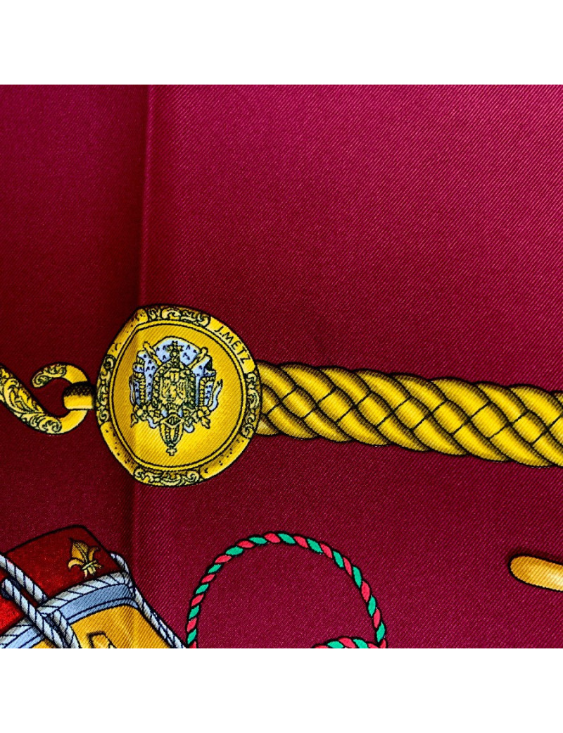 Carré HERMES Les Tambours bordeaux en twill de soie