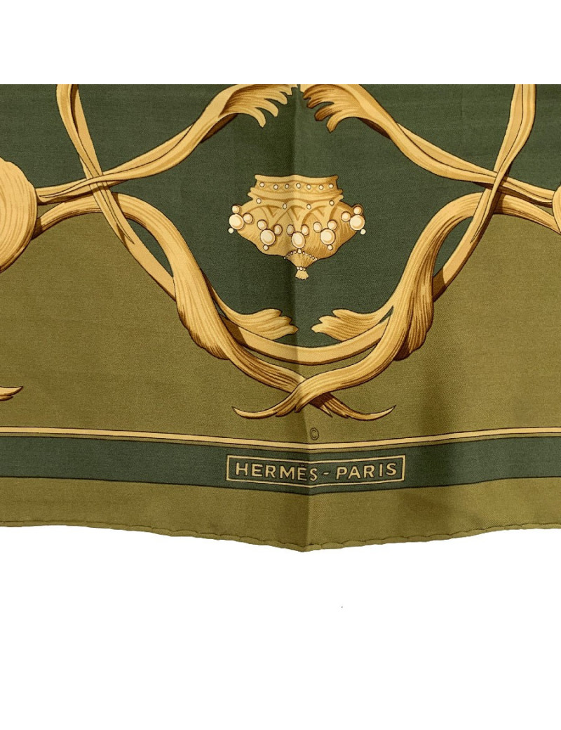 Carré HERMES SOIE 100 %