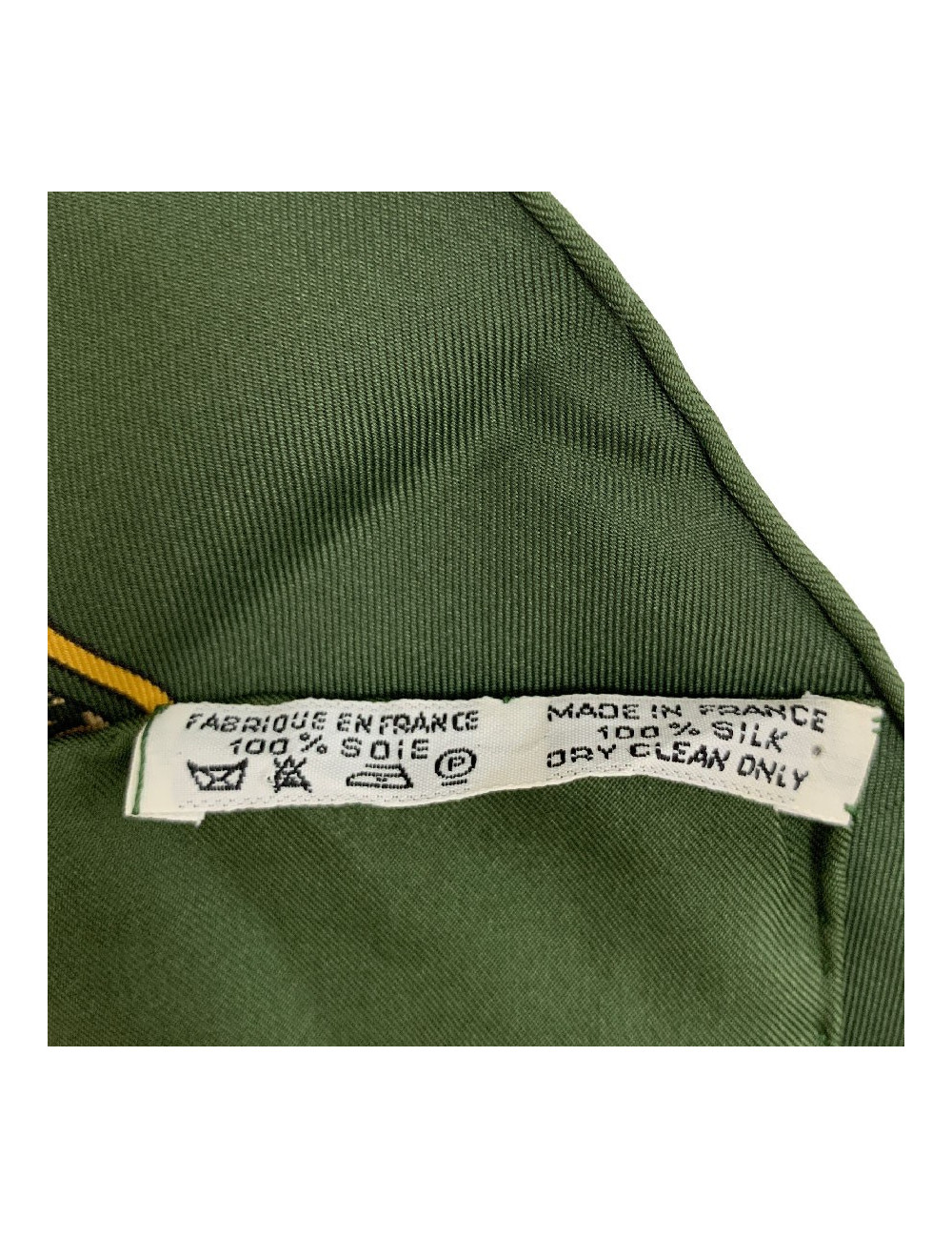 Carré HERMES "Chasse au bois" soie 100%