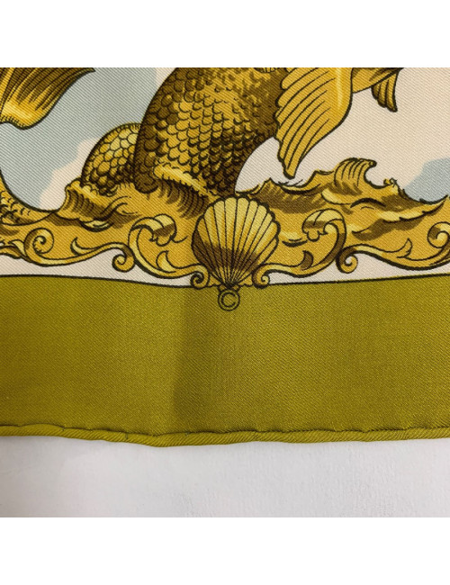 Carré HERMES "Paris London-Cent ans à Londres" en soie beige, vert et jaune