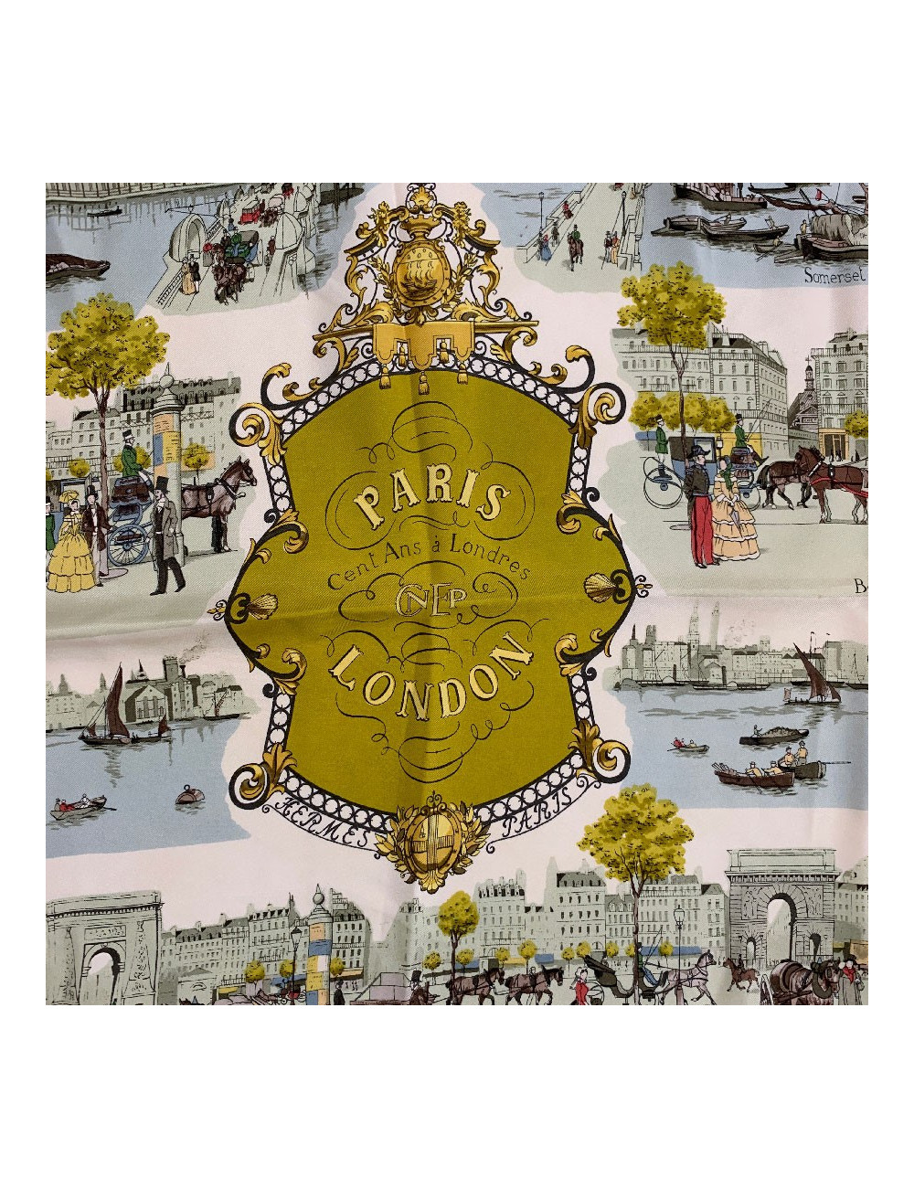 Carré HERMES "Paris London-Cent ans à Londres" en soie beige, vert et jaune