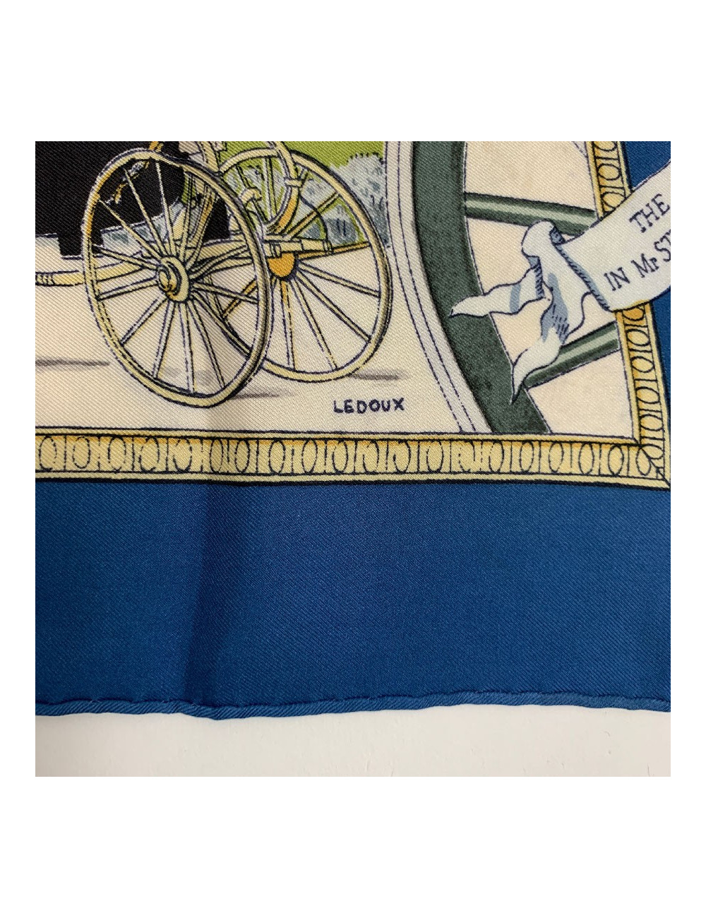 Foulard HERMES "Les merveilles de la vapeur" en soie bleue et beige