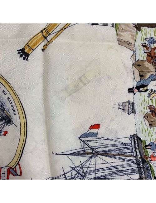 Foulard HERMES "Les merveilles de la vapeur" en soie bleue et beige