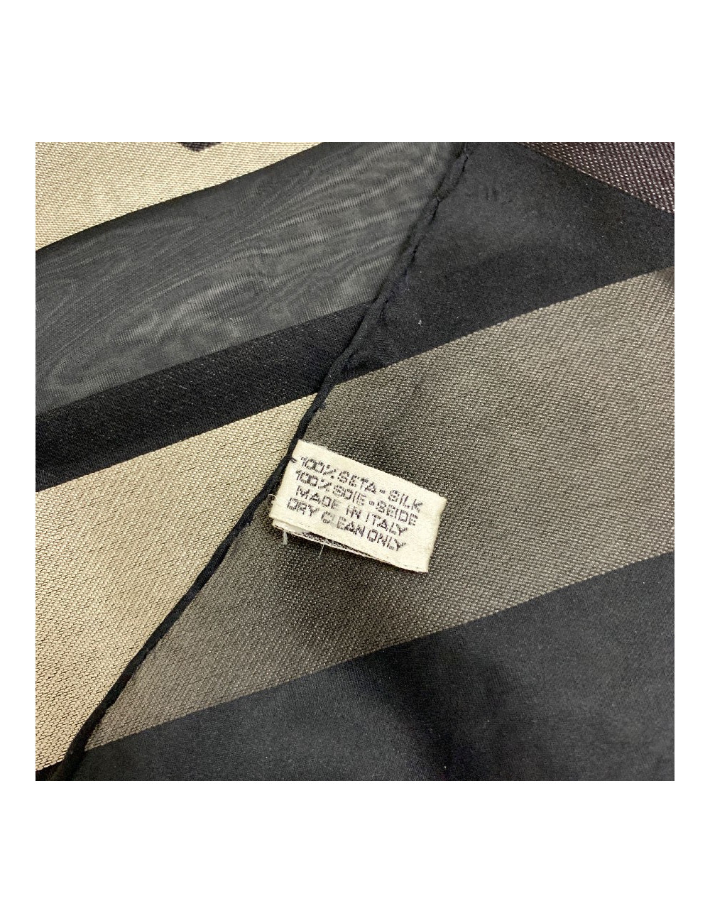 Foulard soie CHANEL siglé