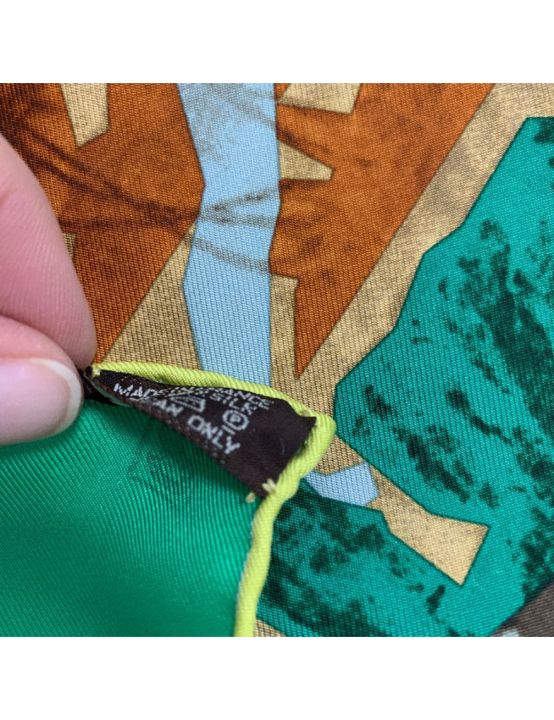 Carré HERMES Pierre Loti ou l'âme voyageuse' en soie verte 