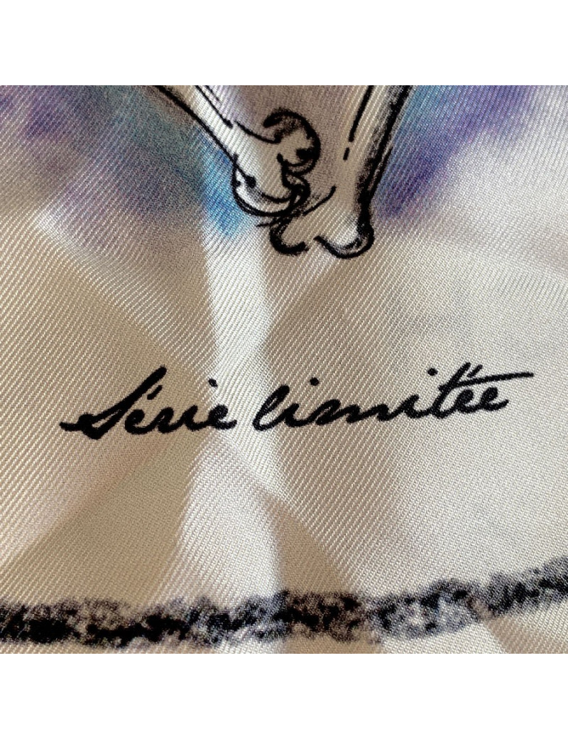 Foulard CHANEL Coco en soie ivoire édition limitée