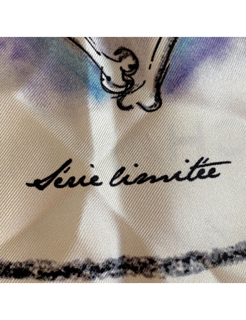 Foulard CHANEL Coco en soie ivoire édition limitée