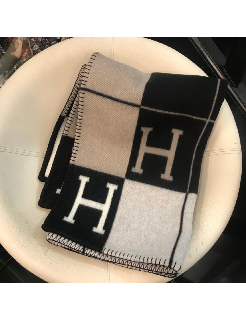HERMÈS Avalon III throw blanket in écru and black merino wool and cashmere