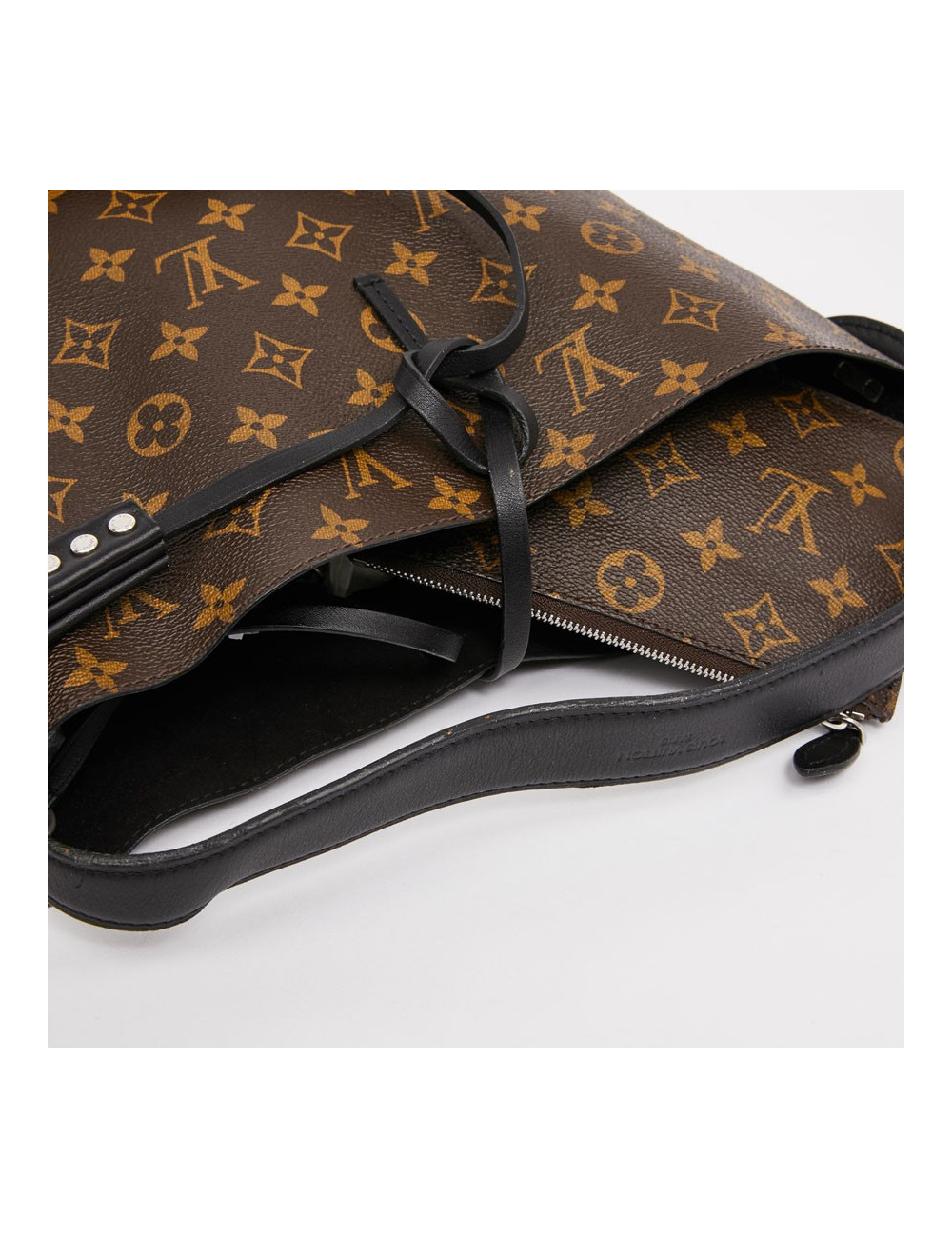Sac seau LOUIS VUITTON toile monogram et cuir noir