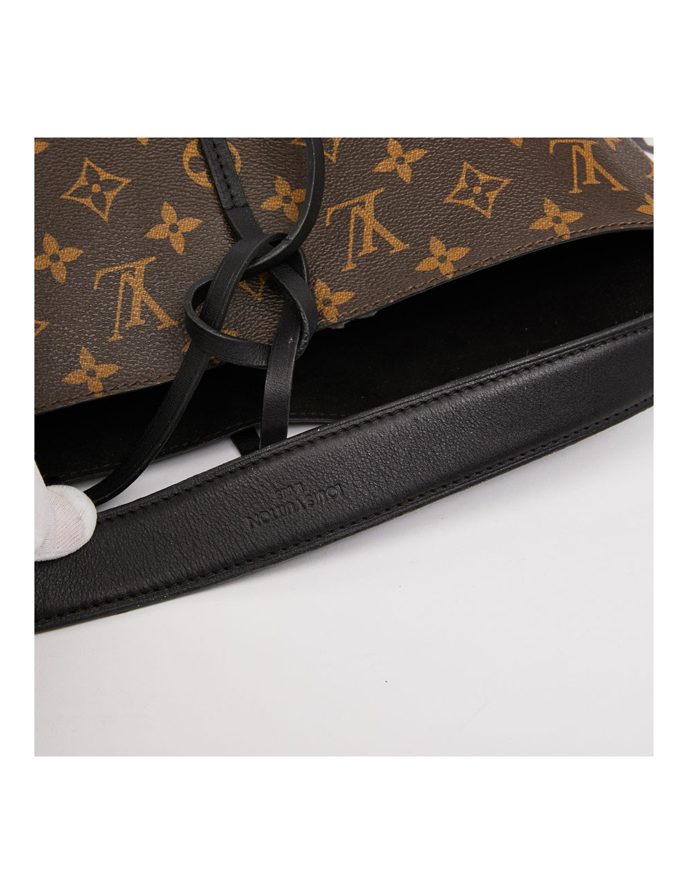 Sac seau LOUIS VUITTON toile monogram et cuir noir