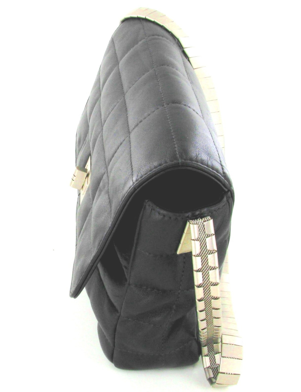 Sac CHANEL en cuir matelassé noir