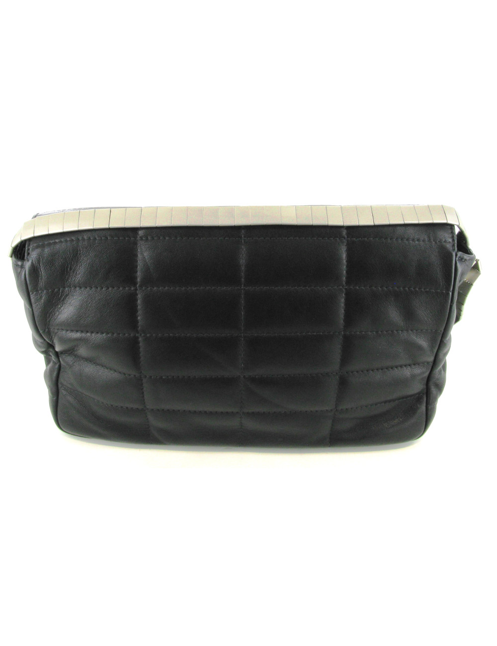 Sac CHANEL en cuir matelassé noir