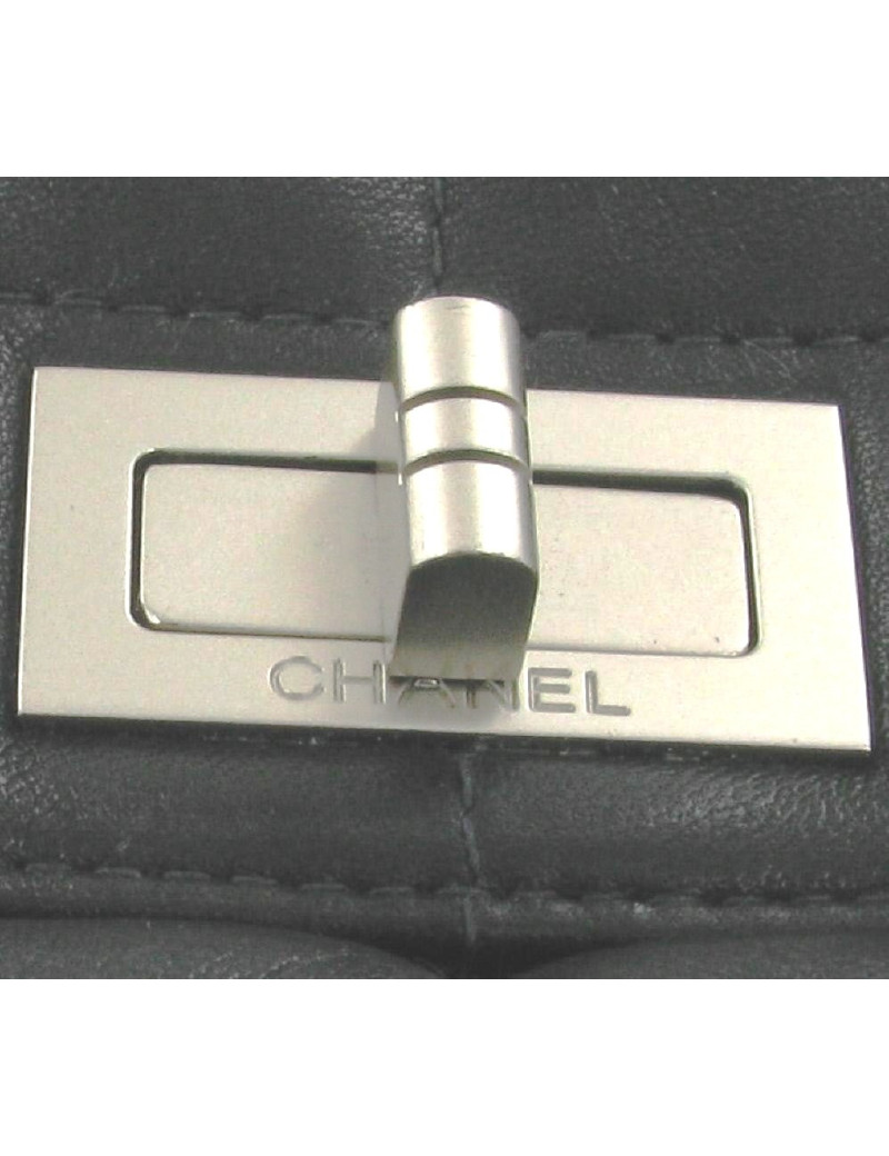 Sac CHANEL en cuir matelassé noir