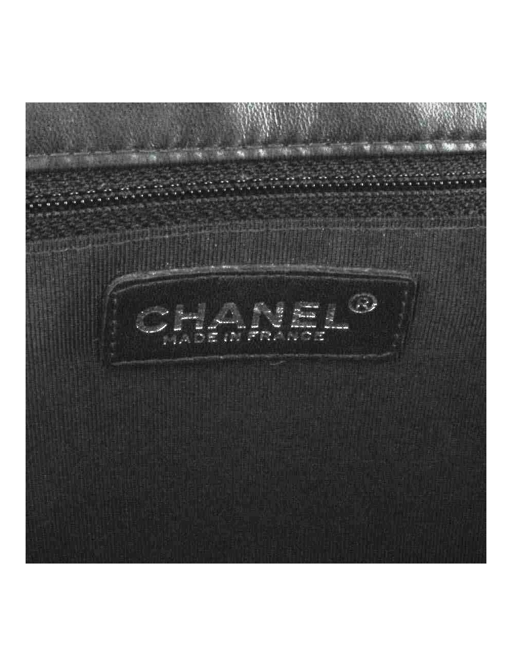 Sac CHANEL en cuir matelassé noir