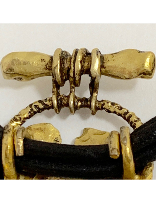 Collier CHRISTIAN LACROIX Vintage en cuir marron et pendentif doré