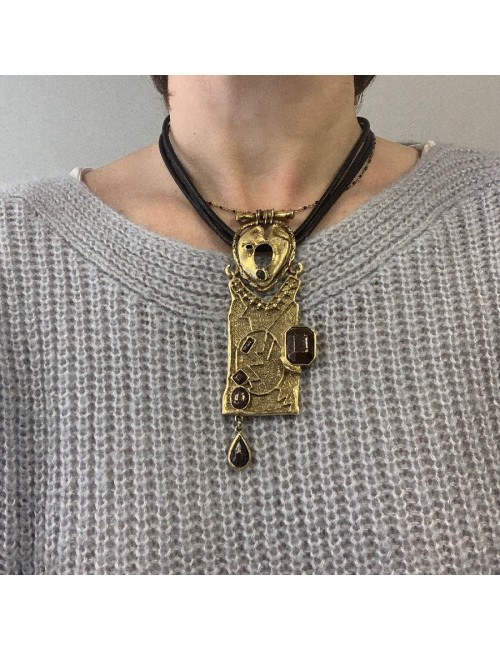 Collier CHRISTIAN LACROIX Vintage en cuir marron et pendentif doré