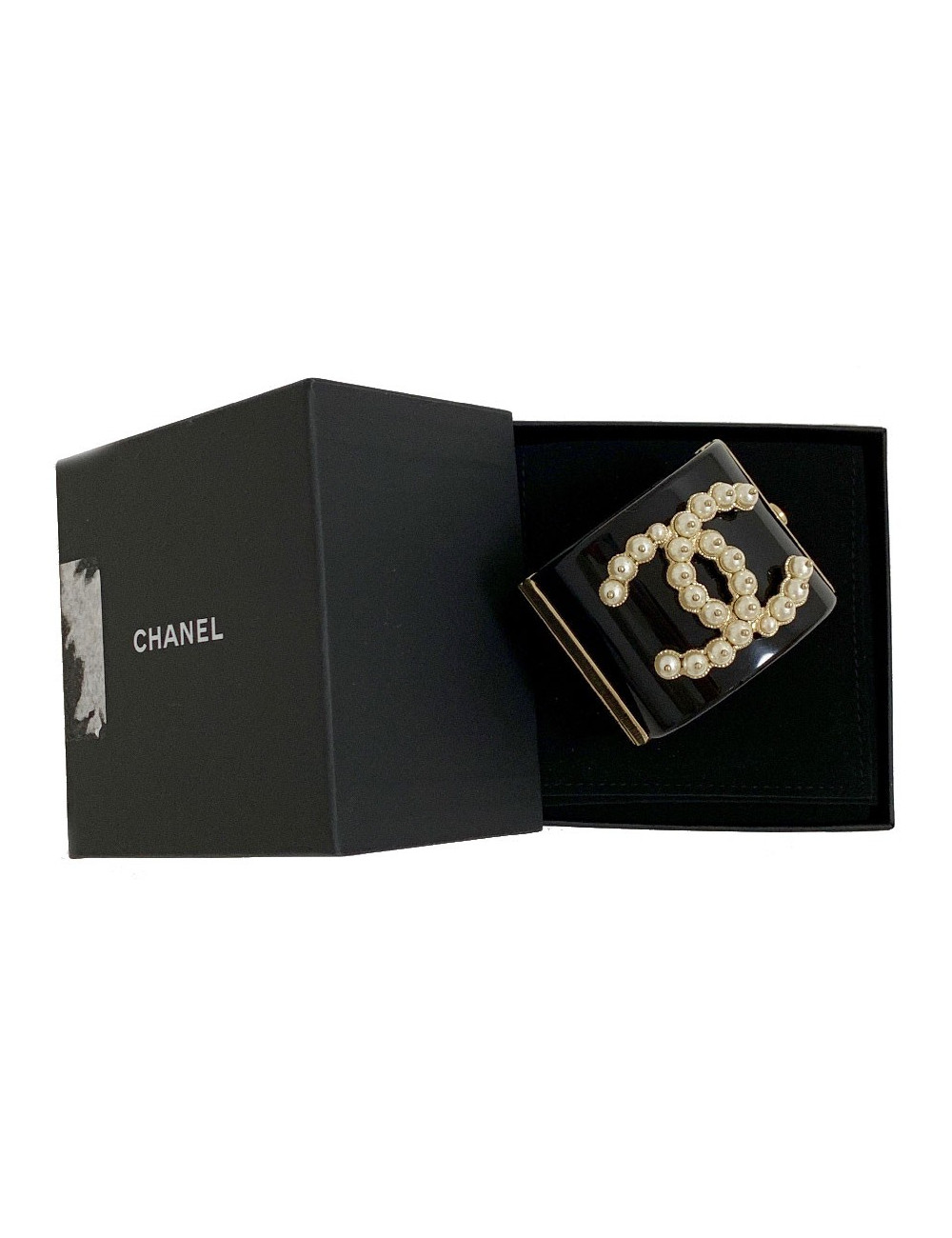 Manchette CHANEL CC en résine noire et CC en perles