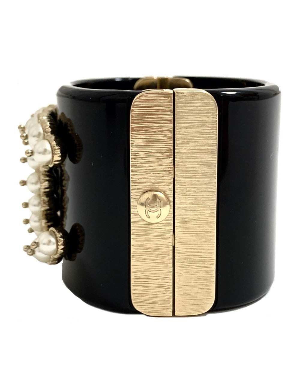 Manchette CHANEL CC en résine noire et CC en perles