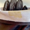 Longs gants CHANEL cuir d'agneau noir et camélias blancs