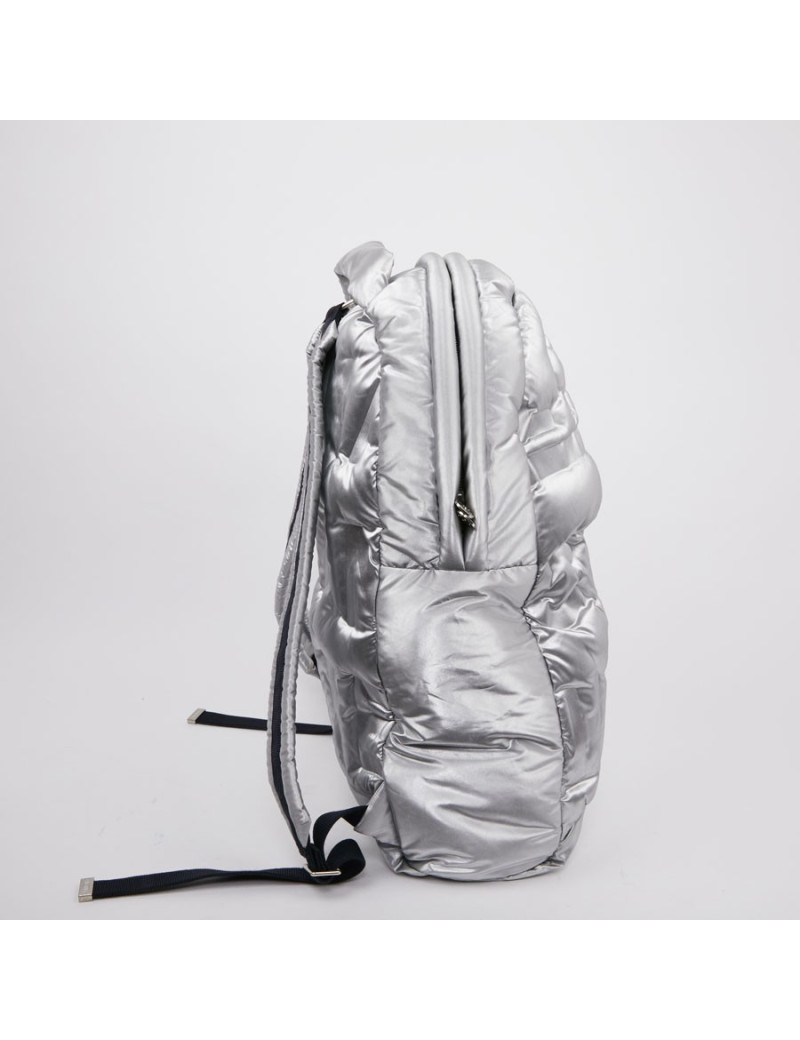 Sac a dos CHANEL GM en toile de nylon embossé argent