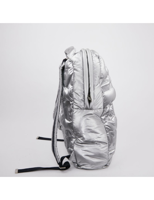 Sac a dos CHANEL GM en toile de nylon embossé argent