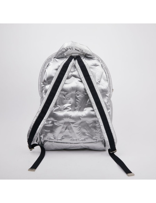 Sac a dos CHANEL GM en toile de nylon embossé argent