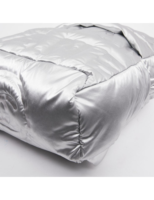 Sac a dos CHANEL GM en toile de nylon embossé argent