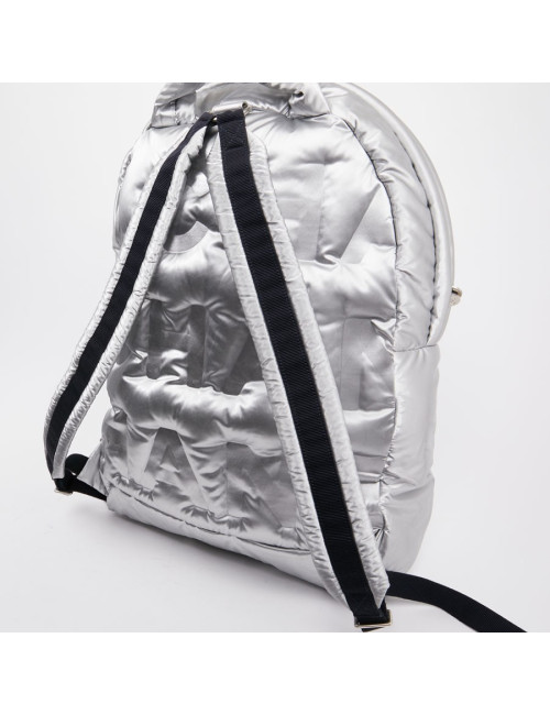 Sac a dos CHANEL GM en toile de nylon embossé argent