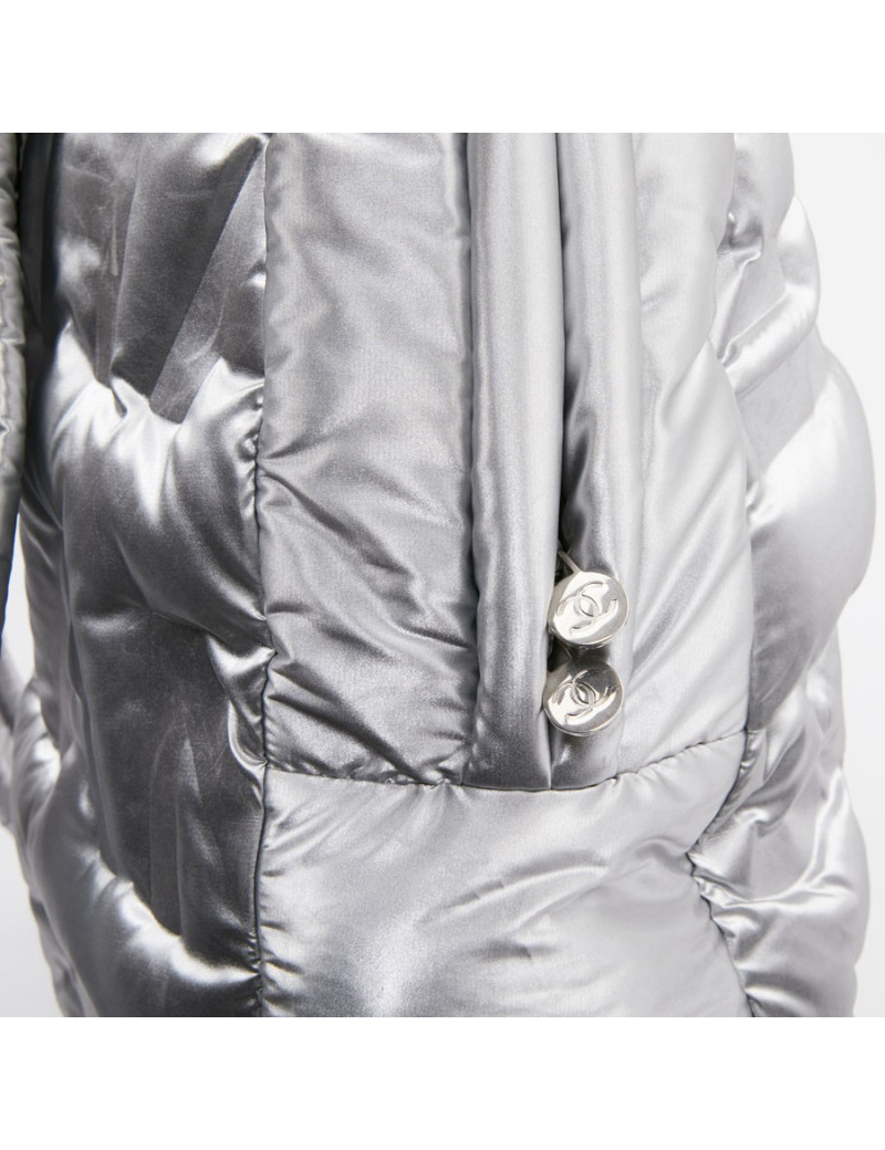 Sac a dos CHANEL GM en toile de nylon embossé argent