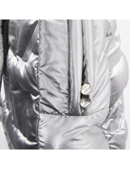 Sac a dos CHANEL GM en toile de nylon embossé argent