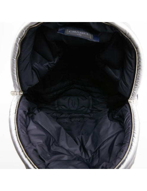 Sac a dos CHANEL GM en toile de nylon embossé argent