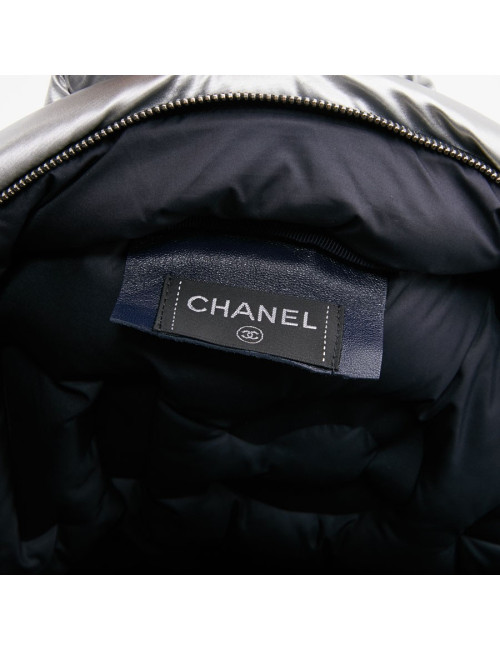 Sac a dos CHANEL GM en toile de nylon embossé argent