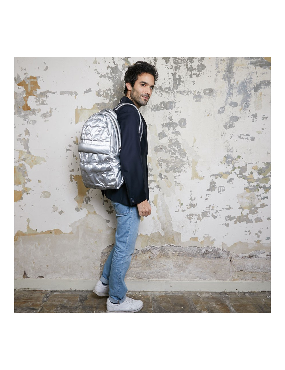 Sac a dos CHANEL GM en toile de nylon embossé argent