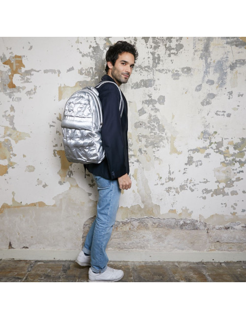 Sac a dos CHANEL GM en toile de nylon embossé argent