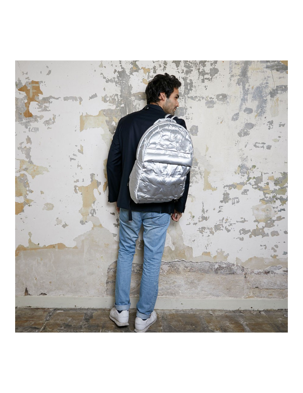 Sac a dos CHANEL GM en toile de nylon embossé argent