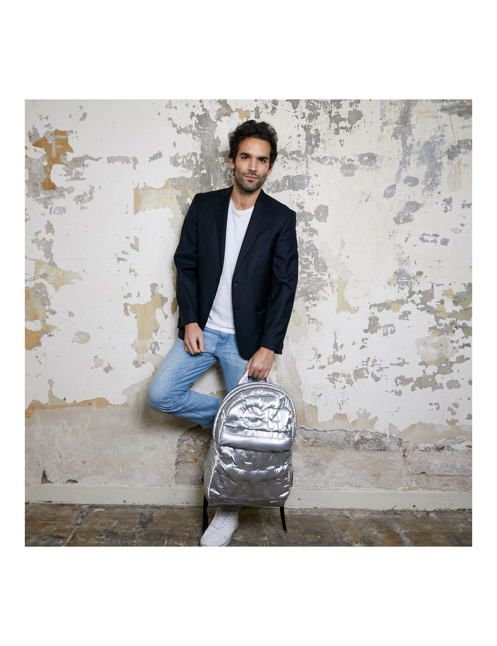 Sac a dos CHANEL GM en toile de nylon embossé argent