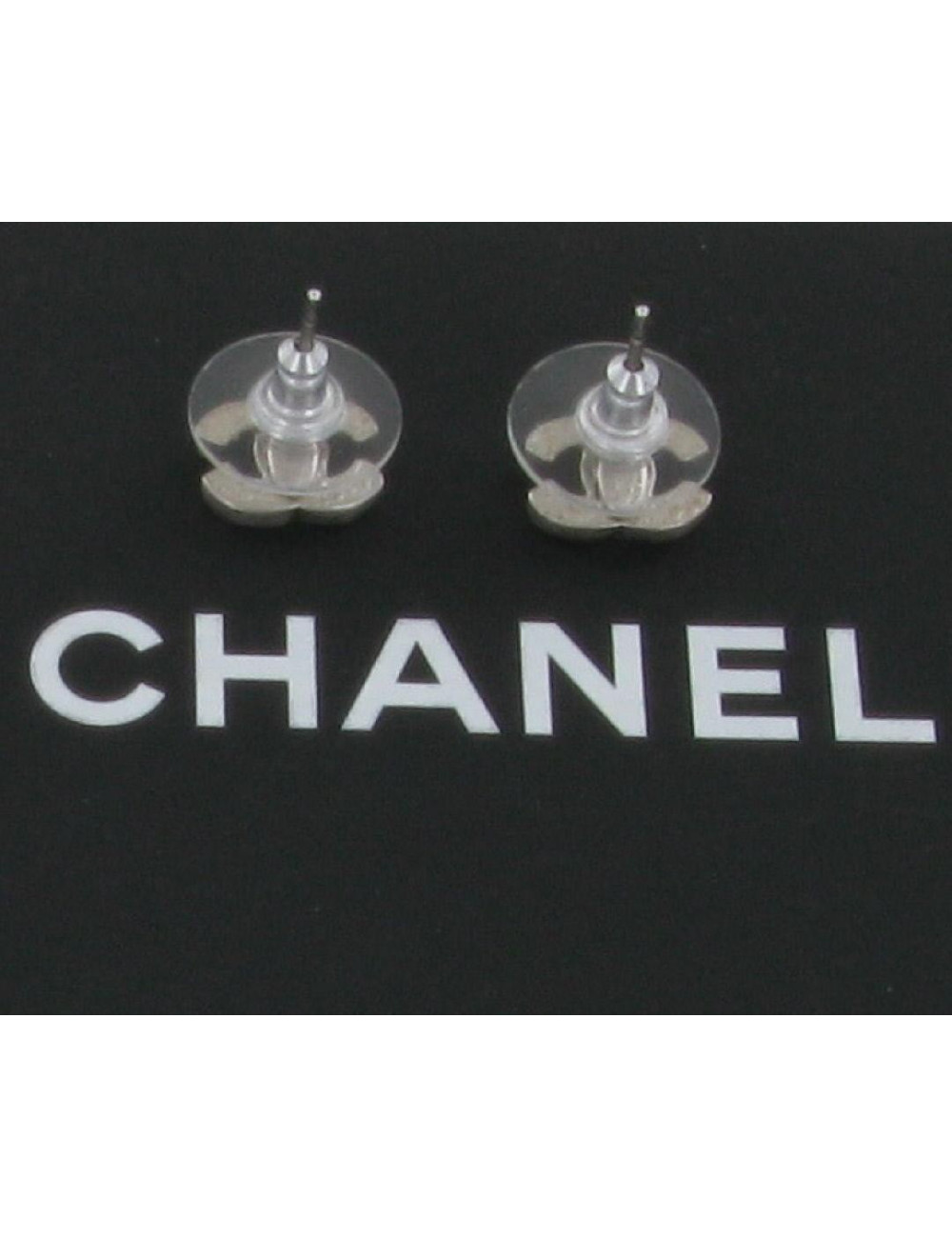 Bocules d'oreilles CHANEL en émail noir 