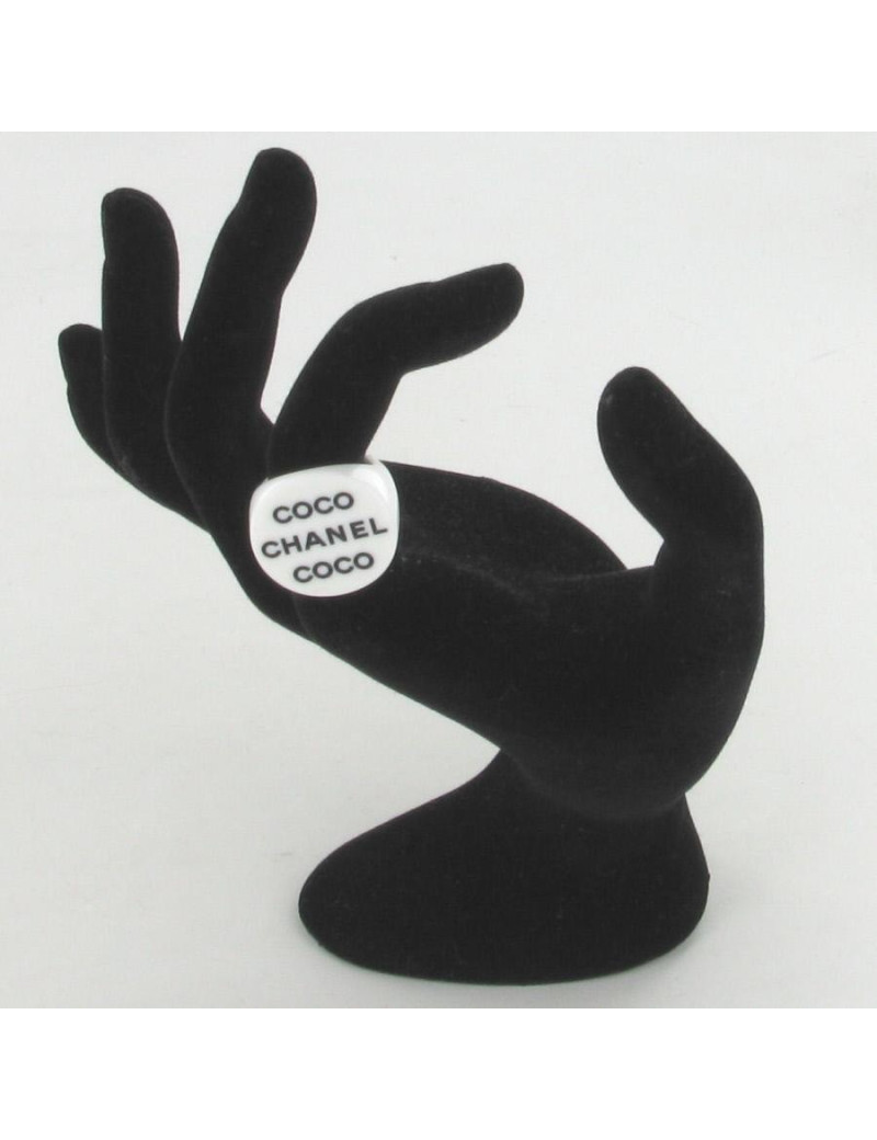 Bague CHANEL chevalière fantaisie blanche