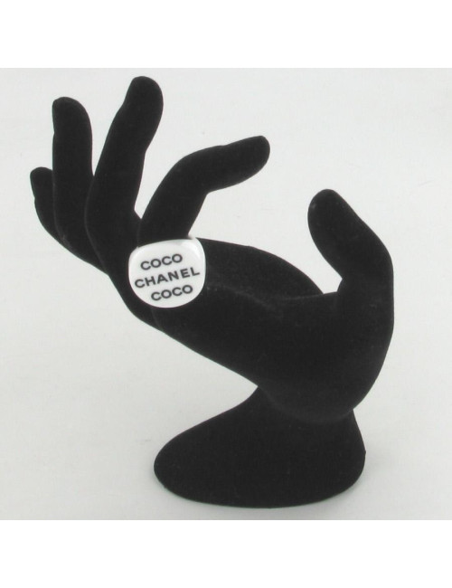 Bague CHANEL en nacre blanche chevalière