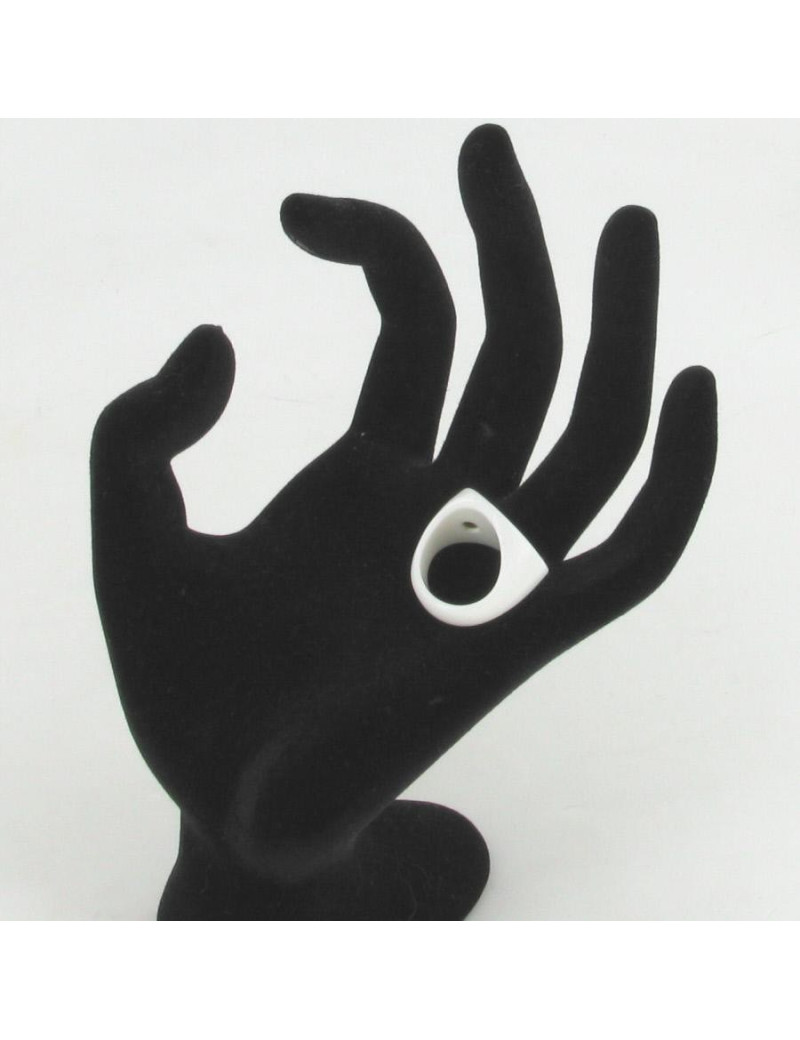 Bague CHANEL chevalière fantaisie blanche