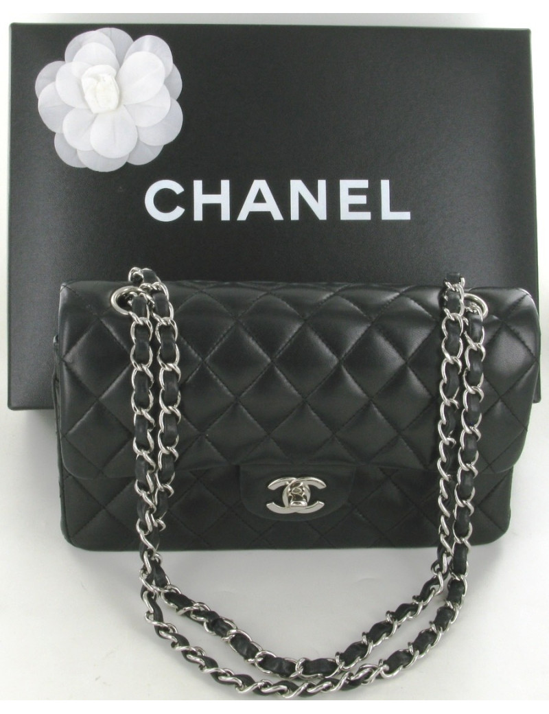 Timeless classique CHANEL matelassé cuir noir