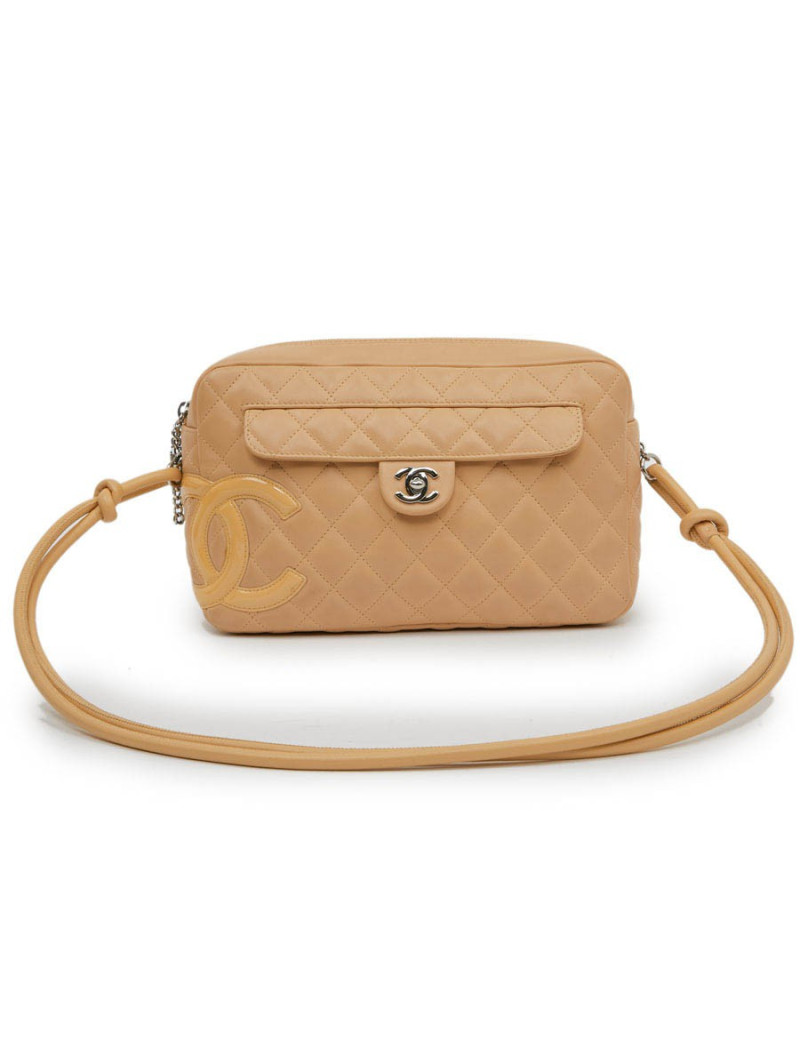 Sac caméra CHANEL cuir d'agneau beige matelassé 