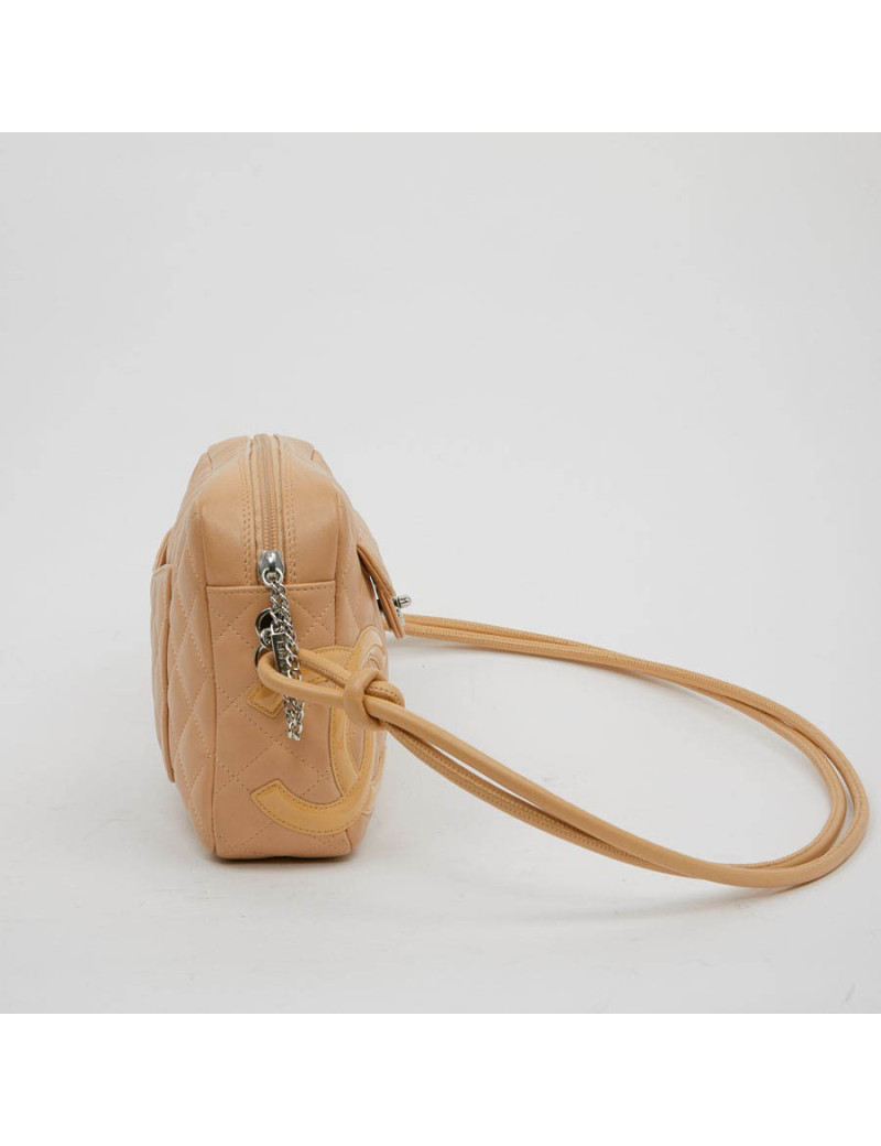 Sac caméra CHANEL cuir d'agneau beige matelassé 