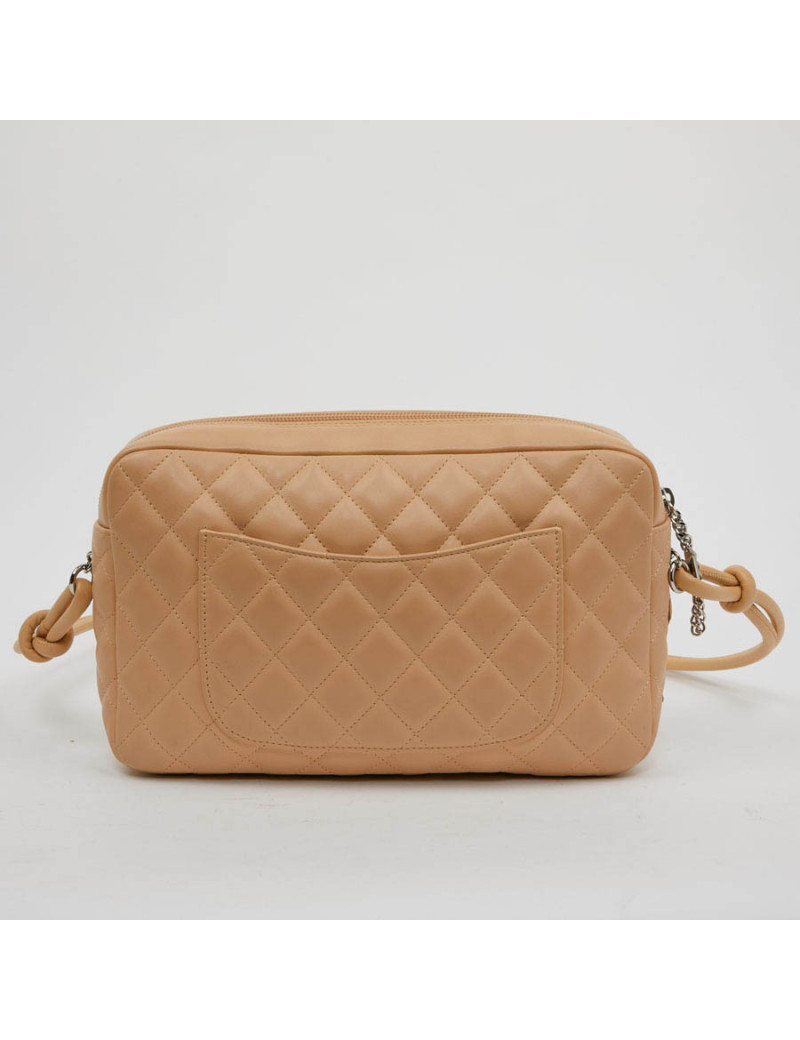 Sac caméra CHANEL cuir d'agneau beige matelassé 