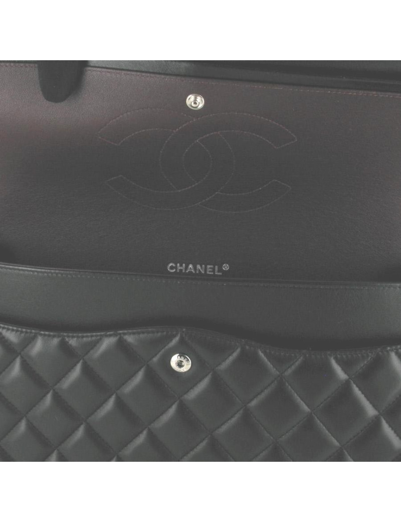 Maxi Jumbo CHANEL cuir lisse matelassé noir